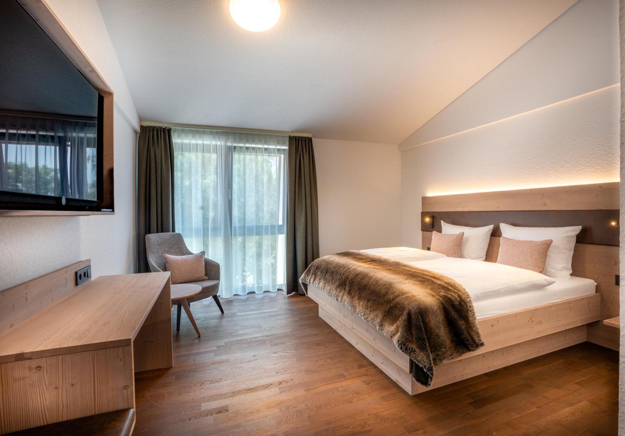 Landhotel Gruener Wald Neuhausen  Экстерьер фото